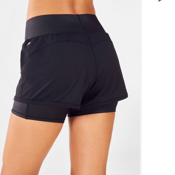 Fabletics Olesia Shine Short - Picture 3 of 5